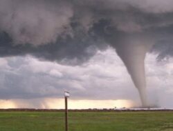 3 Penjelasan BMKG soal Beda Puting Beliung atau Tornado di Rancaekek