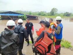 Pekerja Proyek Hilang Terseret Arus Akibat Banjir di Cilegon