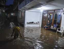 Sungai Tertimbun Material Longsor, Belasan Rumah di Cianjur Terendam Banjir