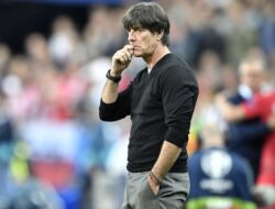 Joachim Loew Mau Nggak Latih Bayern?