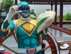 Pakai Kostum Power Rangers Antre Beras Bantuan di Klaten, Sarijo Jadi Sorotan