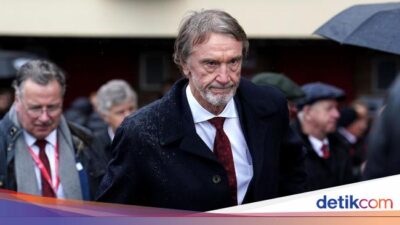 Potong Gaji di MU Berlanjut, Kini Para Legendanya Kena!