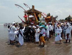 Melihat Ritual Melasti Umat Hindu Jelang Nyepi di Bali