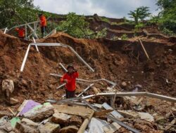 Tebing Longsor Timpa 5 Rumah di Bogor, 2 Orang Tertimbun Reruntuhan