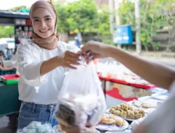 Ragam Cerita Unik Berburu Takjil di Hari Pertama Puasa