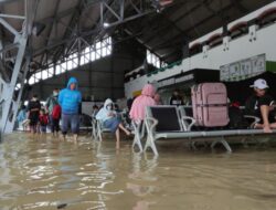 4 Perjalanan Kereta Api Dialihkan Imbas Rel Terendam Banjir di Semarang