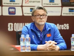 Usai Dipermalukan Indonesia, Vietnam Pecat Troussier