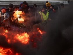 Bentrok dengan Massa Petani Demo Krisis Pertanian, 9 Polisi Spanyol Terluka