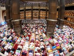 Masjid Istiqlal Mulai Dipadati Jemaah Hendak Salat Tarawih