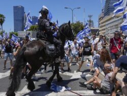 Tuntut Pemilu Baru, Massa Demo di Tel Aviv Blokade Jalan