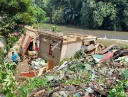 Longsor Timpa Rumah-Timbun 2 Penghuni di Sentul Bogor, 1 Orang Masih Dicari