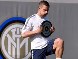 Jika Bisa Balik ke Masa Lalu, Podolski Takkan Terima Tawaran Inter