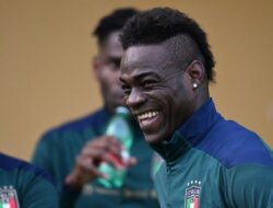 Duh, Mario Balotelli Lempar Petasan di Ruang Ganti