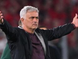 Meski Dipecat, Mourinho Bangga Bisa Catat Sejarah di Roma