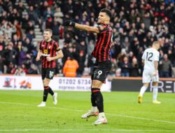 Dominic Solanke Jebol Gawang MU, Bikin Rekor Baru