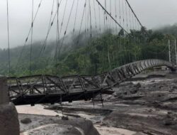 Banjir Lahar Dingin Semeru Terjang 3 Jembatan di Lumajang hingga Putus