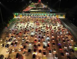 Hingga Tengah Malam, Tol Japek Arah Jakarta Masih Macet