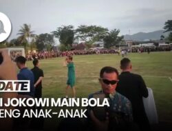 Momen Jokowi Main Bola Bareng Anak-anak di Gorontalo, Cetak 1 Gol