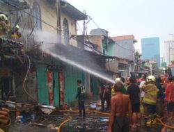 Kebakaran Rumah di Kemayoran Jakpus, 15 Unit Mobil Damkar Dikerahkan