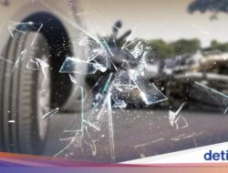 Mobil Terbalik di Tol Japek Km 07 Arah Jakarta