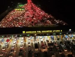 Gerbang Tol Cikampek Utama Arah Jakarta Macet