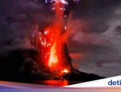 Kilat Petir Vulkanik saat Aktivitas Gunung Ruang Terus Meningkat