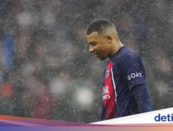 PSG Ditumbangkan Barca, Enrique Enggan Bahas Performa Mbappe