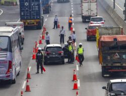 Polisi Tilang 200 Mobil Angkutan Barang Masuk Tol Saat Arus Mudik