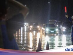 One Way Diterapkan di Tol Kalikangkung KM 414-Cikampek Km 72 Malam Ini