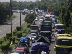 Terjebak di Tol Merak Km 94, 2 Km Ditempuh 7,5 Jam