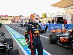 Asapi Duo McLaren, Verstappen Pole