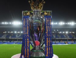 Fakta Unik Trofi Premier League yang Diperebutkan Man City dan Arsenal