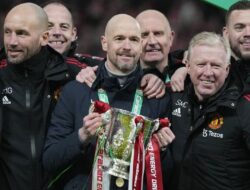 Misi Ten Hag Bawa MU Akhiri Musim dengan Angkat Trofi