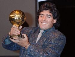 Eks Timnas Inggris Ini Bertekad Menang Lelang Trofi Bola Emas Maradona