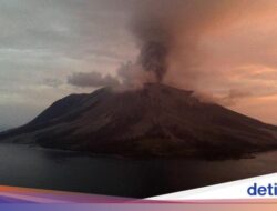 Penampakan Semburan Abu Vulkanik Gunung Ruang Saat Erupsi