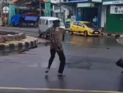 Viral Pria Diduga ODGJ Serang Jukir Pakai Parang di Parepare Sulsel