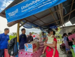 BRI Beri Bantuan Sembako-Selimut ke Korban Banjir di Luwu Utara-Tanah Laut