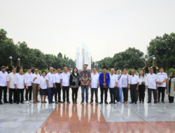 ADONARA (Aliansi Indonesia Raya) Inisiasi Ziarah Bersama Ke Makam Radius Prawiro Di TMP Kalibata