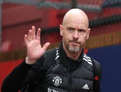 Van Gaal Dukung MU Pertahankan Ten Hag