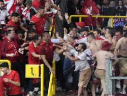 Fans Turki & Georgia Baku Hantam di Dalam Stadion