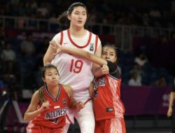 Zhang Ziyu Pebasket ‘Raksasa’ China Setinggi 220 Cm