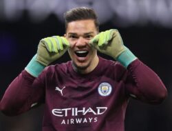 Al Nassr Tawarkan Ederson Kontrak Fantastis