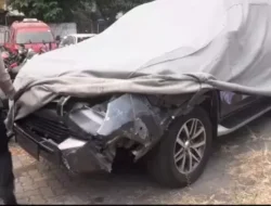 Tabrakan Motor dengan Fortuner di Jakbar, Pemotor Luka di Kepala