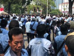 Sopir JakLingko Demo Balai Kota, Anies: Dulu Tak Pernah Ada Keluhan