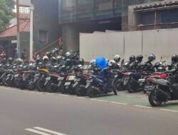 Dishub Jaksel Angkut 18 Sepeda Motor yang Parkir Liar di Senopati