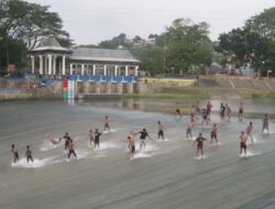 Duduk Perkara Ramai Warga ‘Surfing’ di Bendungan Pleret hingga TNI Dibentak