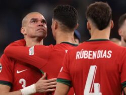 Tangis Pepe di Pelukan Ronaldo