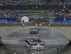 Defile Bersejarah Olimpiade Paris 2024