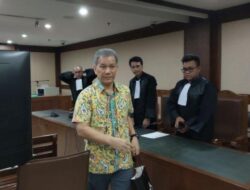 Ekspresi Jemy Sutjiawan Dituntut 4 Tahun Penjara Kasus Korupsi BTS