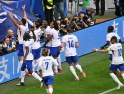 Gol Bunuh Diri Bawa Les Bleus Menang 1-0